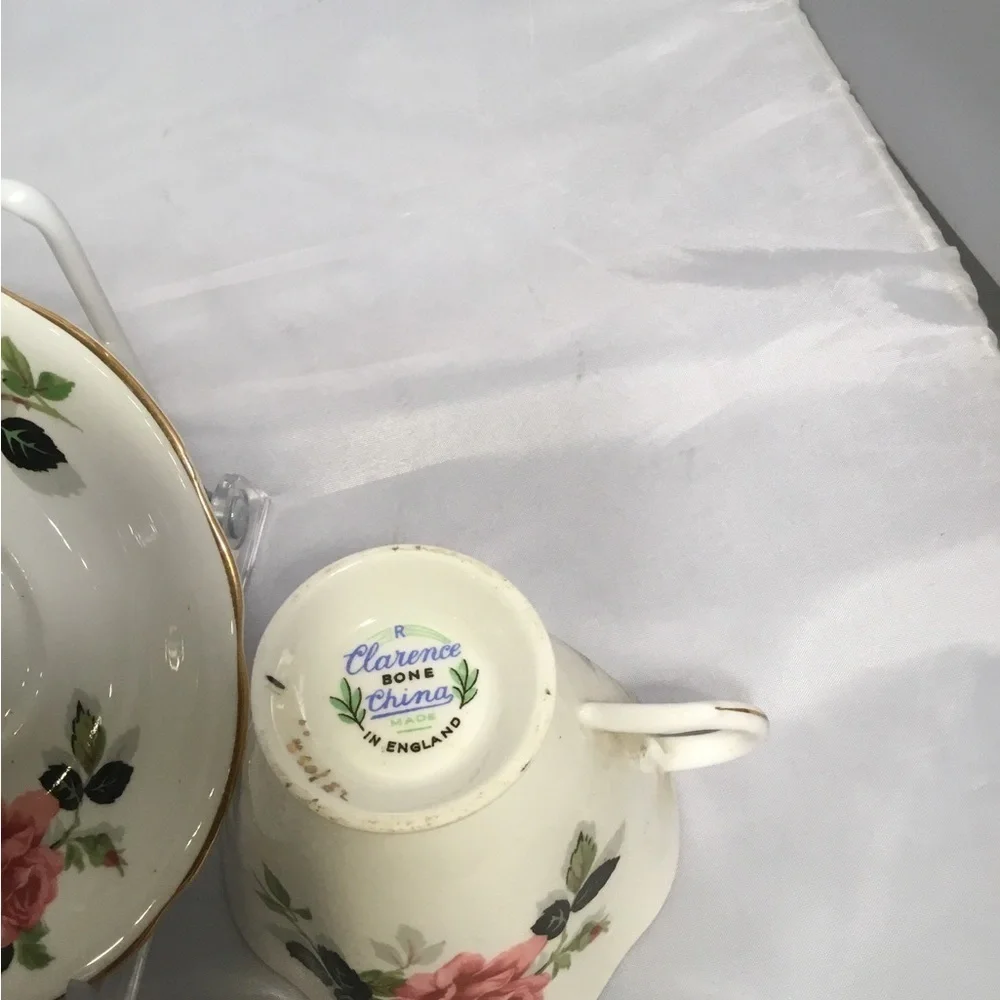Vintage‎ CLARENCE BONE CHINA MADE IN ENGLAND TEA CUP